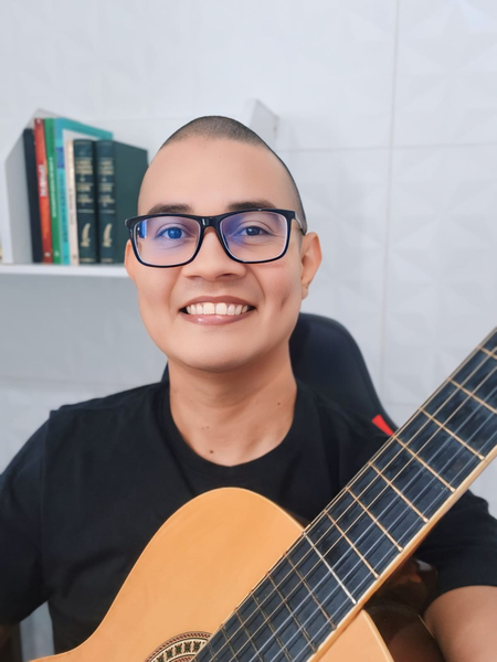 Foto da capa de Professor Alisson Santos - Aulas (ON-LINE) de Violão, Contrabaixo, Guitarra e Canto, em João Pessoa.